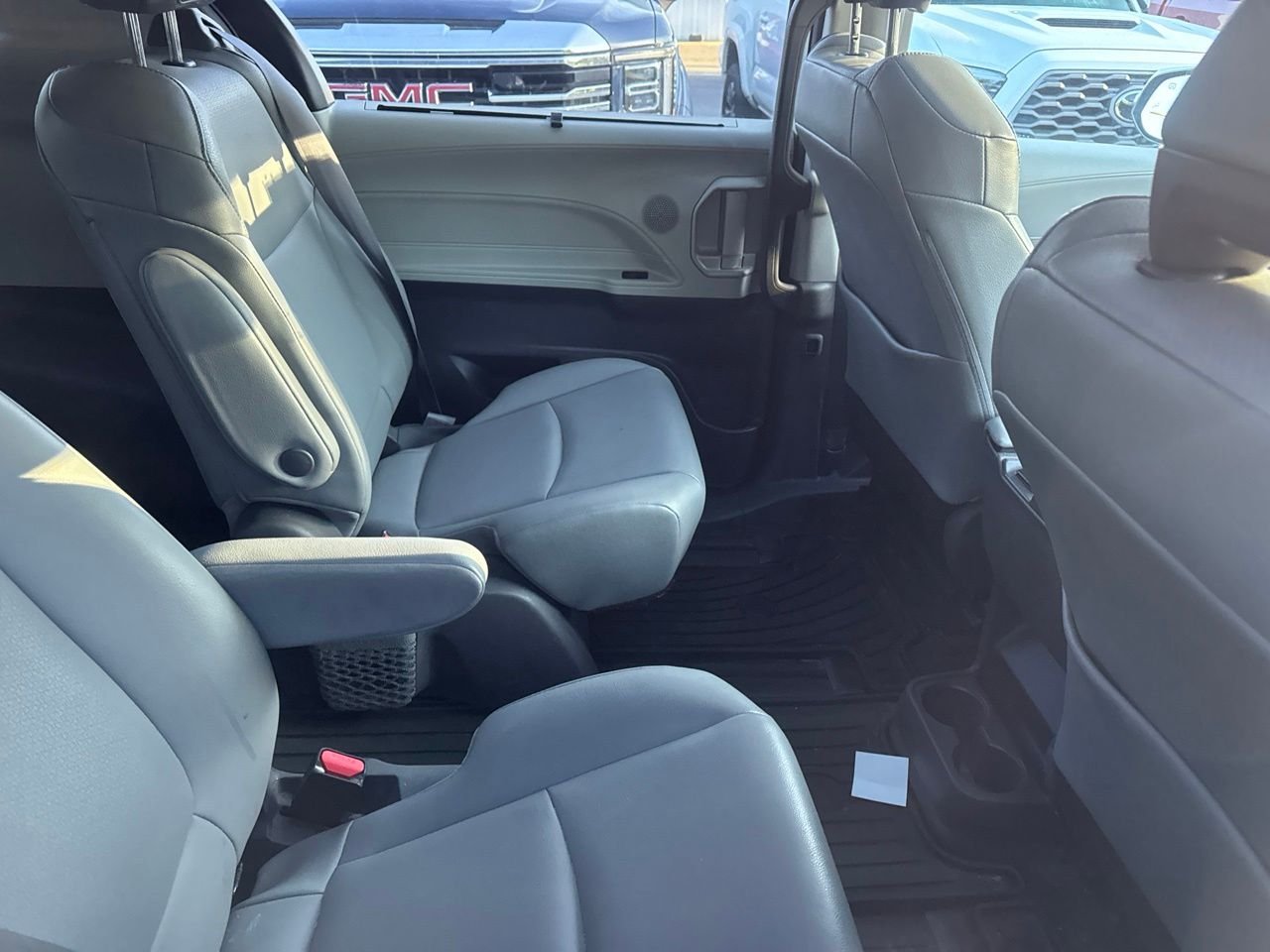 Used 2021 White Toyota XLE image 6