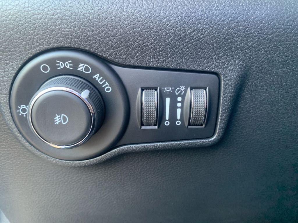 Used 2026 White Jeep Limited image 24