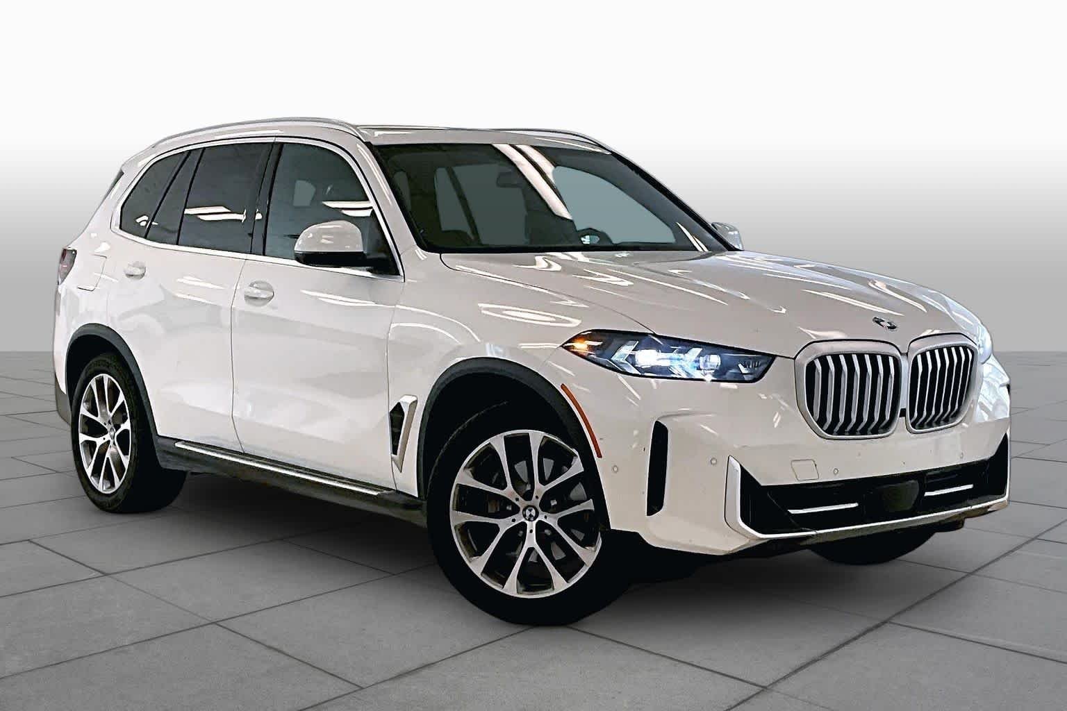 Used 2026 Alpine White BMW sDrive40i image 2