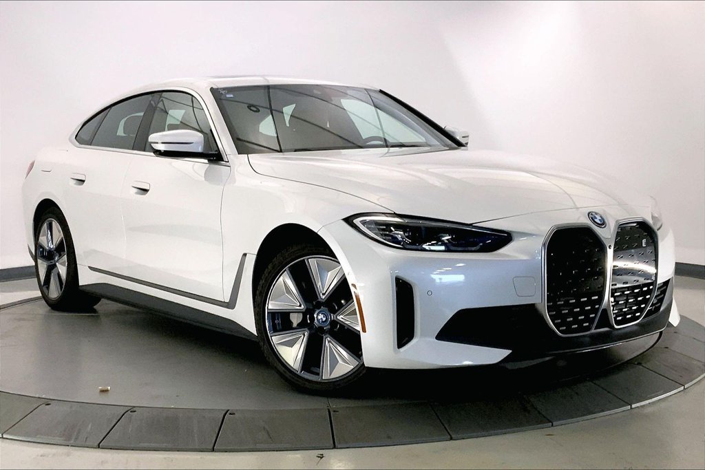 Certified Used 2024 Mineral White Metallic BMW  image 1