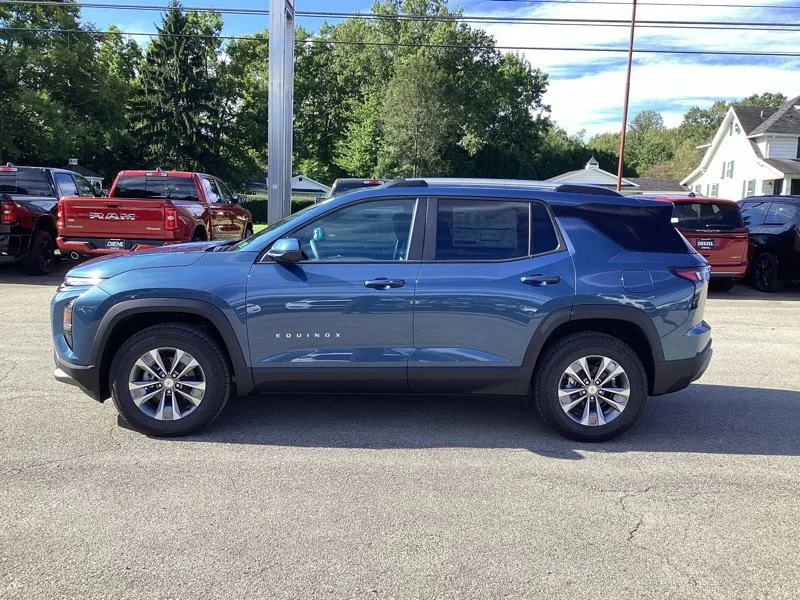 2027 Chevrolet Equinox LT - Photo 4