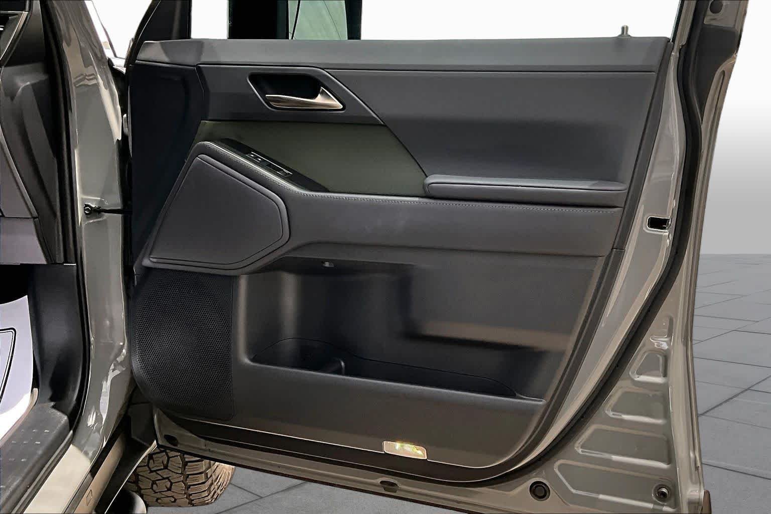 Used 2025 Incognito Lexus Overtrail image 23
