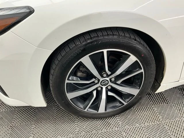 Used 2021 White Nissan 3.5 SL image 31