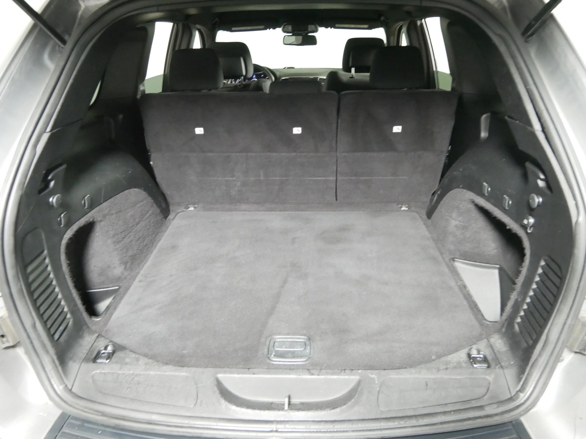 Used 2015 Billet Silver Metallic Clearcoat Jeep Laredo image 18