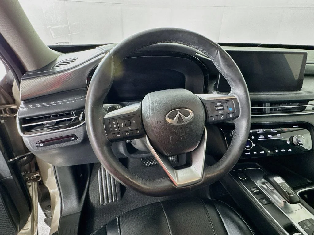 Certified Used 2023 Silver INFINITI LUXE image 14