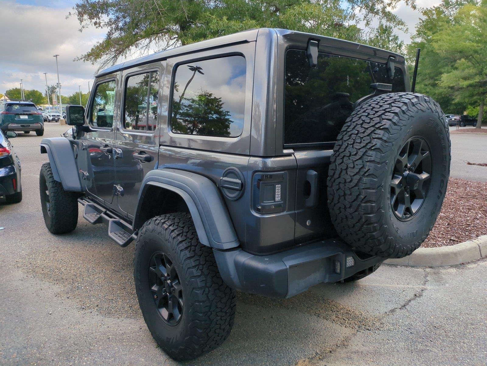 Used 2018 Granite Crystal Metallic Clearcoat Jeep Rubicon image 6