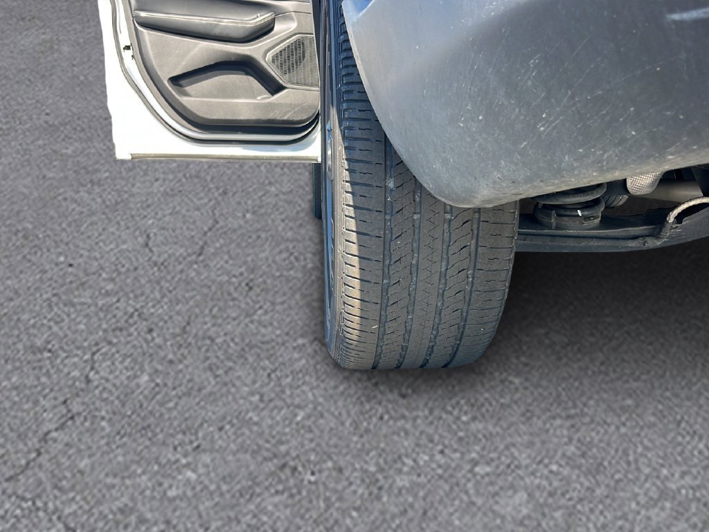 Used 2023 White Jeep Altitude image 34