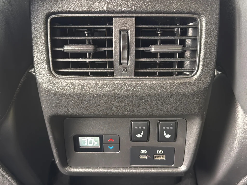 Used 2023 Black Nissan Platinum image 18