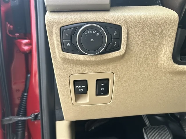 Used 2020 Red FORD LARIAT image 21