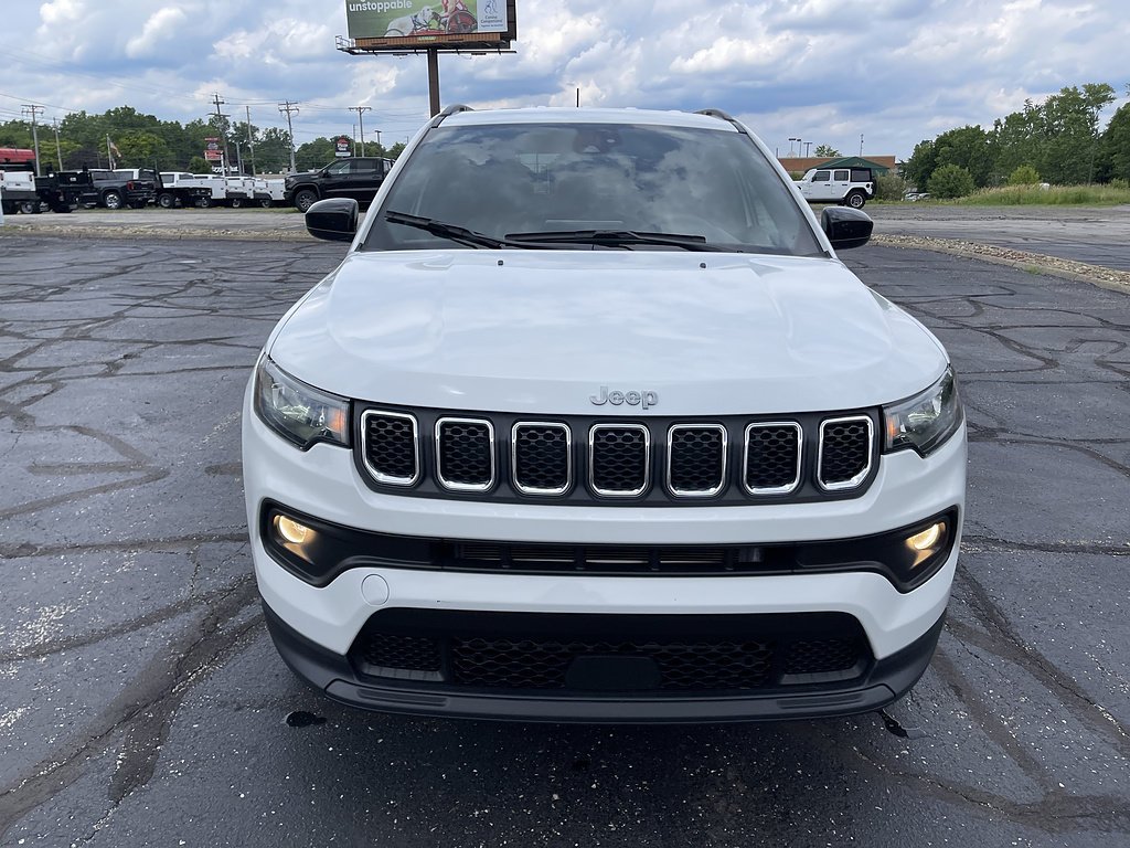 Used 2024 Bright White Clearcoat Jeep Latitude image 2