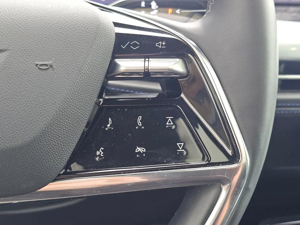 New 2026 Luna Metallic Cadillac Luxury image 28
