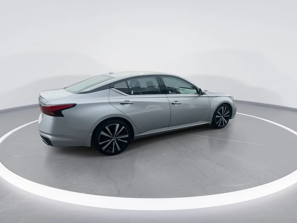 Used 2020 Silver Nissan 2.0 Platinum image 9