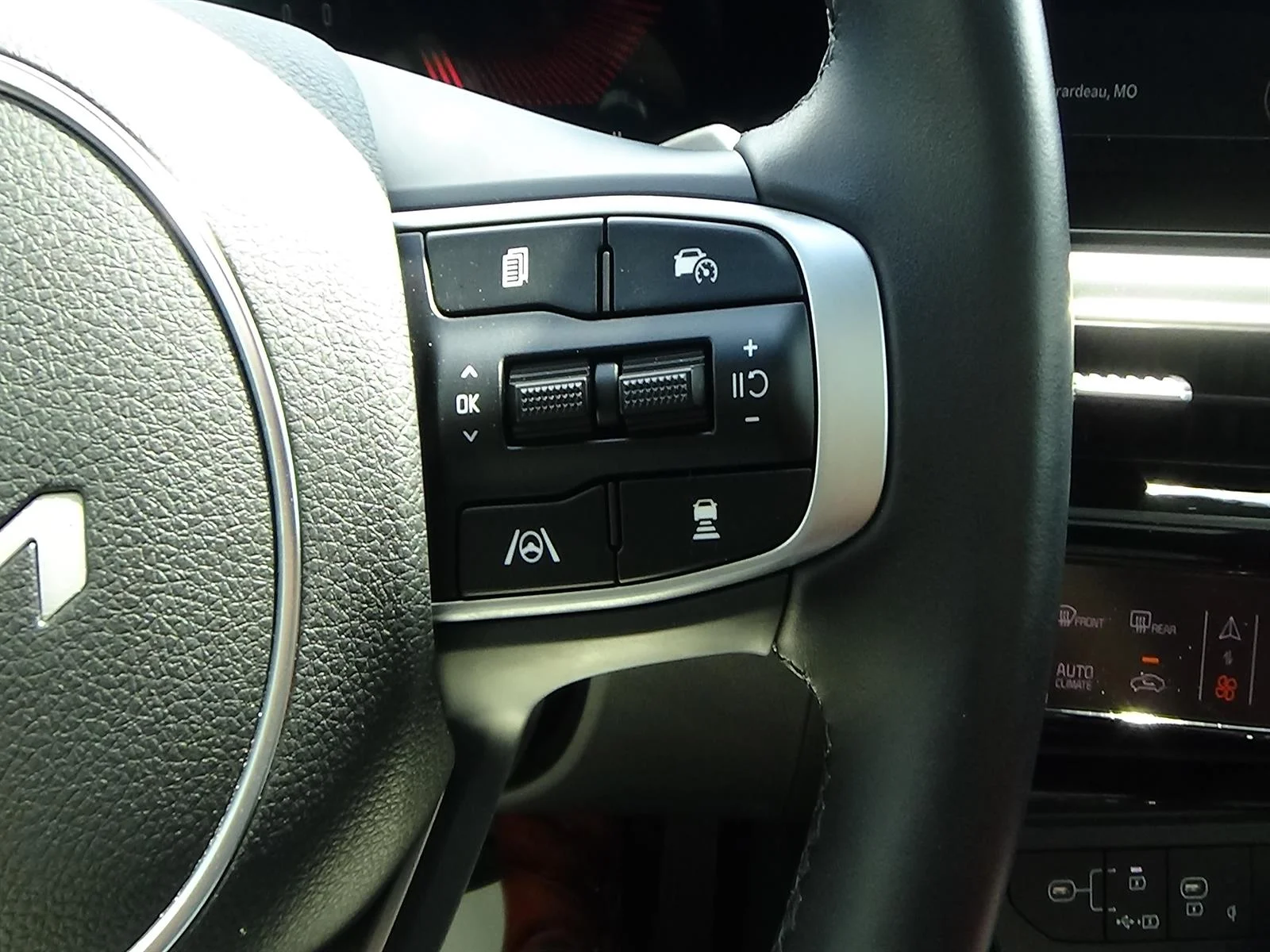 Used 2025 Steel Matte Gray (klm) Kia GT-Line image 26
