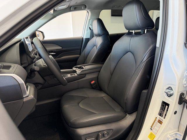 Certified Used 2026 WIND CHILL PEARL Toyota  image 49