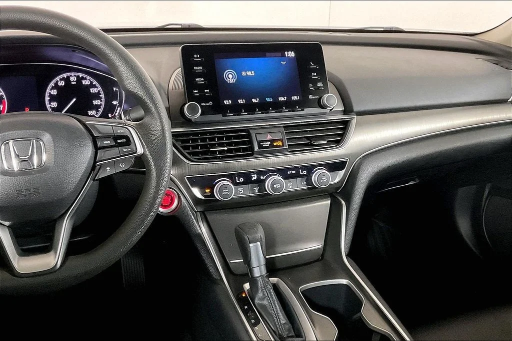 Used 2019  Honda LX image 5
