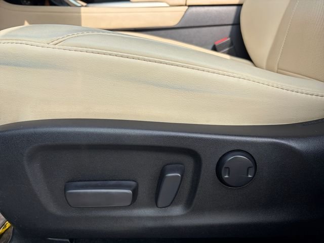 Used 2022 White Lexus 450h image 26