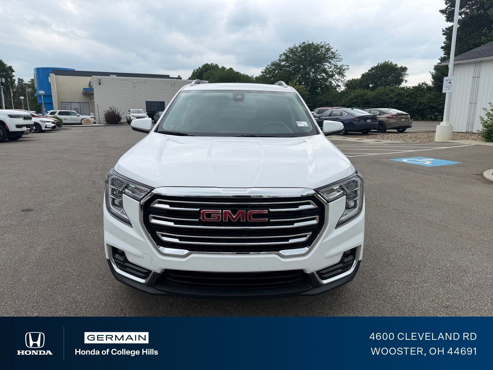 Used 2024 Summit White GMC SLT image 2
