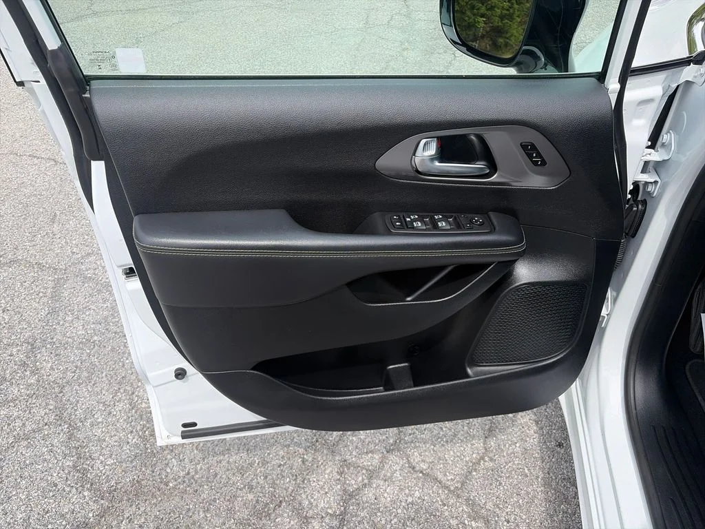 Used 2026 White Chrysler Select image 11