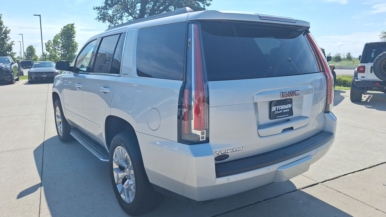 Used 2016 Silver GMC SLE image 6