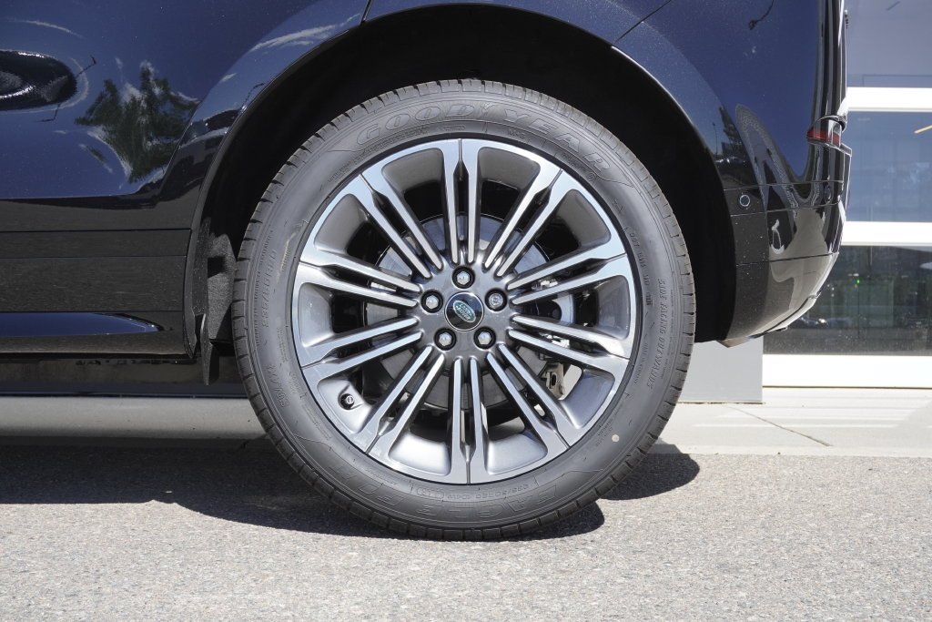 New 2026 Santorini Black Land Rover Hoxton Edition image 33