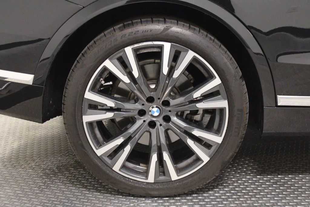Used 2024 Black BMW xDrive40i image 7