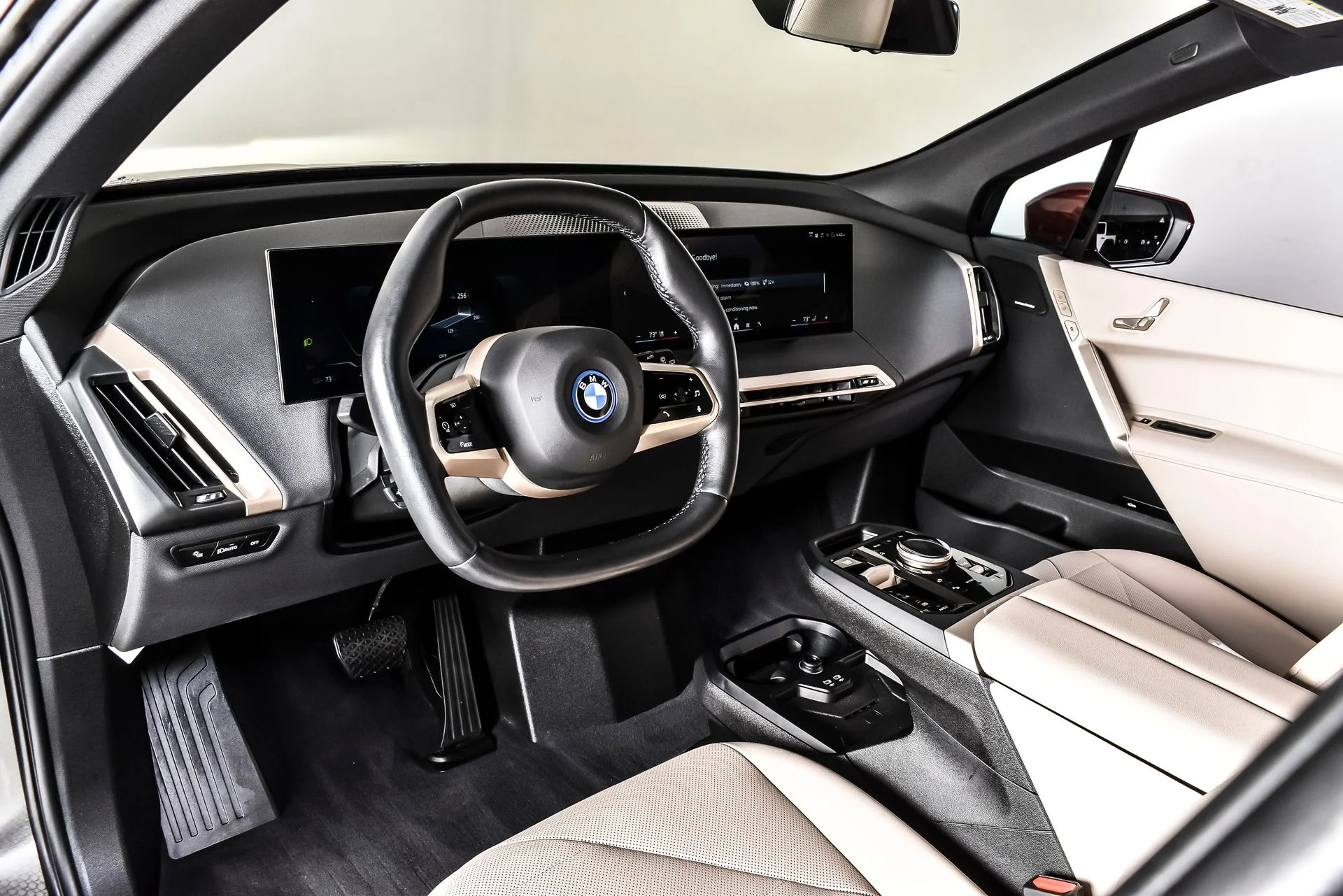 Used 2024 Red Metallic BMW xDrive50 image 14