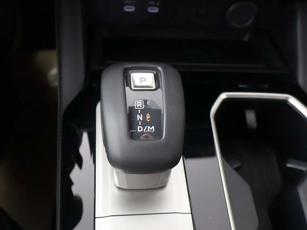 New 2026 White Mitsubishi LE image 50