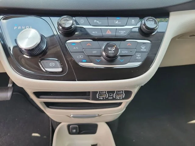 2023 Chrysler Pacifica Touring L - Photo 37