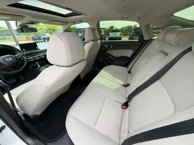 Used 2022 White Honda EX Sedan 4D image 16