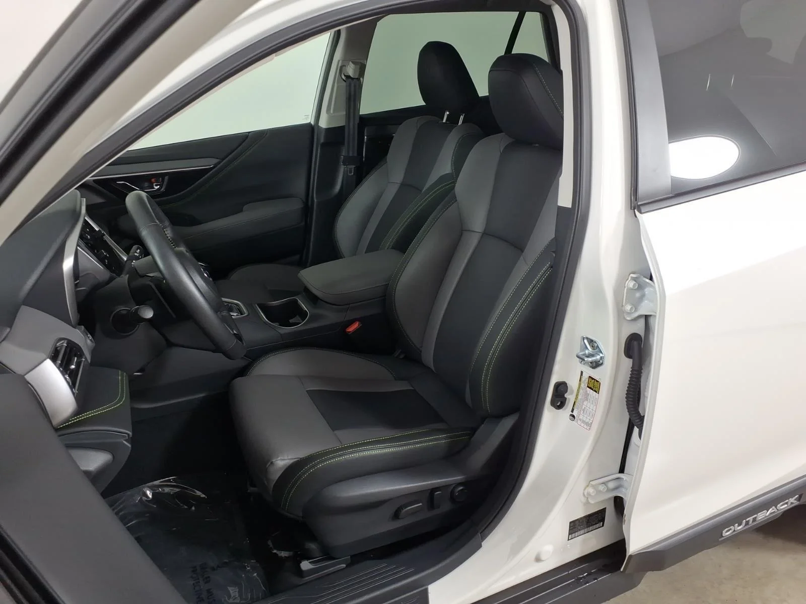 Certified Used 2025 Crystal White Pearl Subaru Onyx Edition image 29