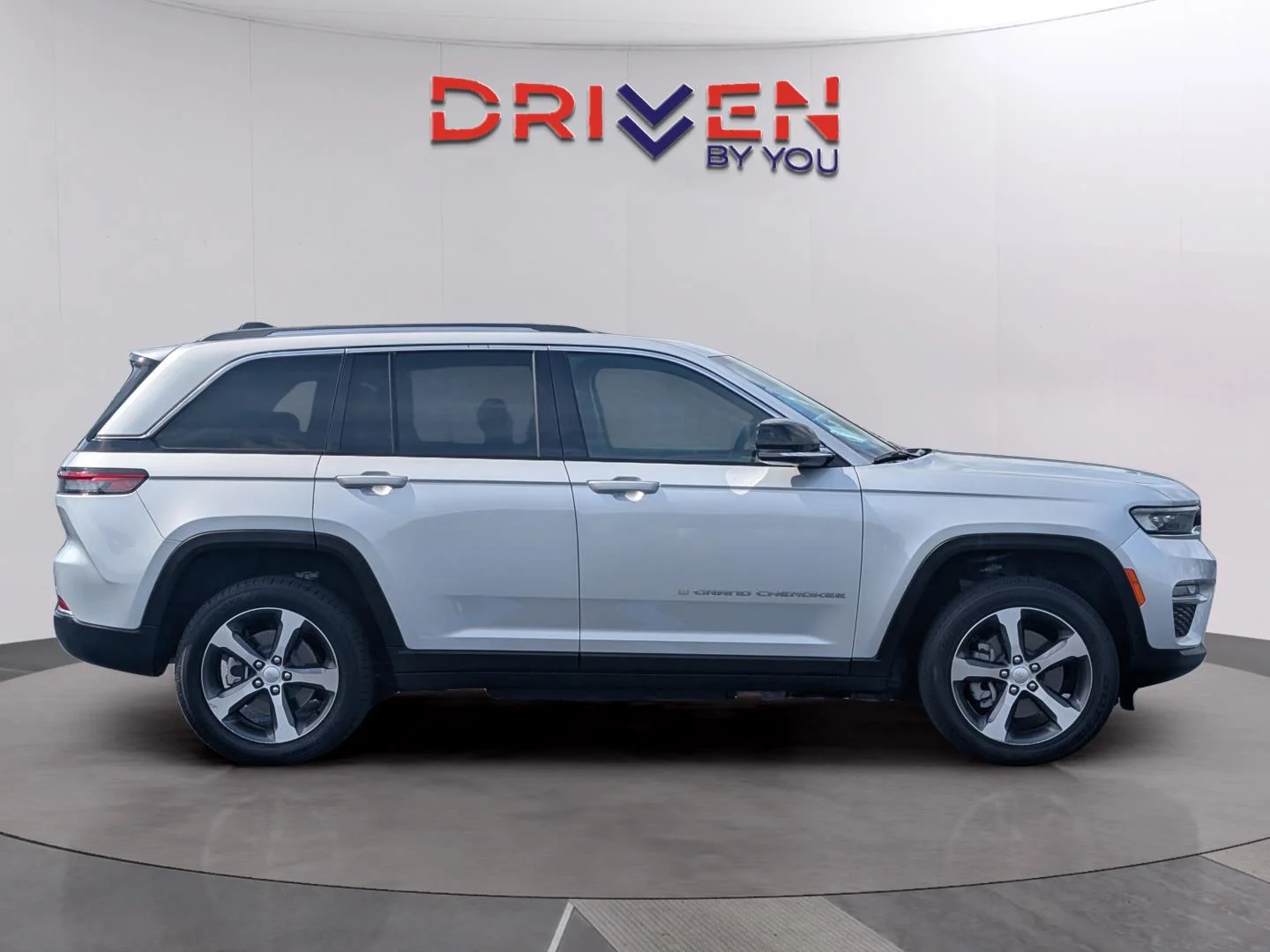 Used 2022 Silver Zynith Jeep 4x4 image 6