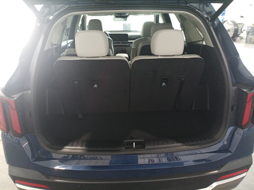Used 2025 Black Kia SX image 9