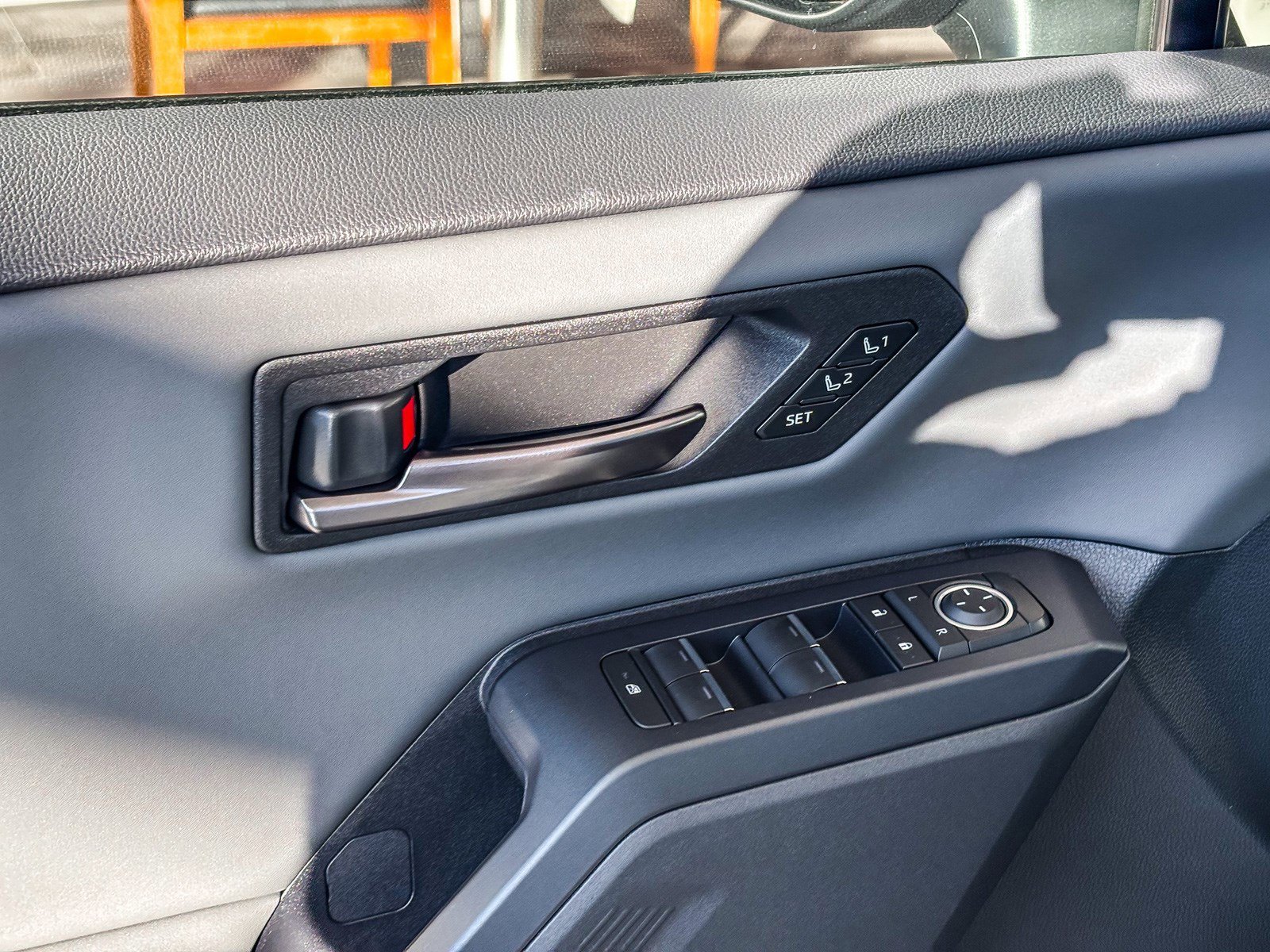 New 2026 Wind Chill Pearl with Midnight Black Metallic roof <sup>1</sup> Toyota  XSE image 21