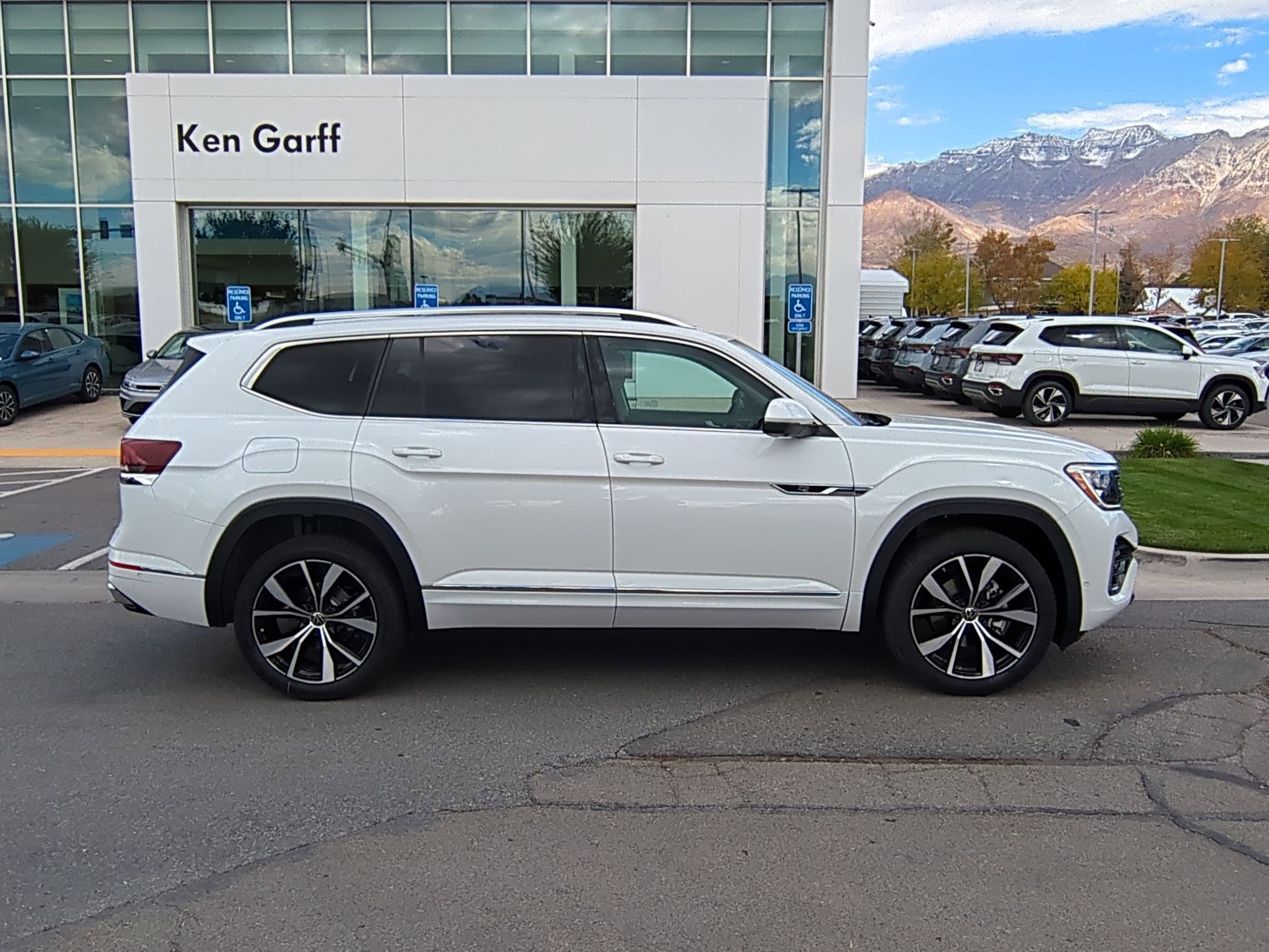 2026 Volkswagen Atlas SEL Premium R-Line - Photo 2