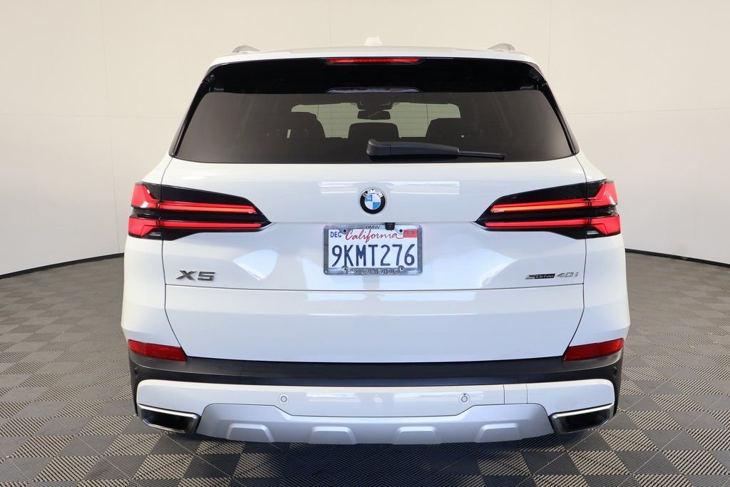 Used 2024 Alpine White BMW sDrive40i image 5