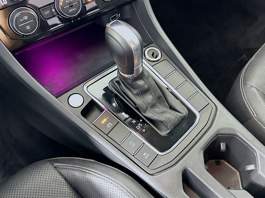 Used 2019 Platinum Gray Metallic Volkswagen SEL Premium image 16