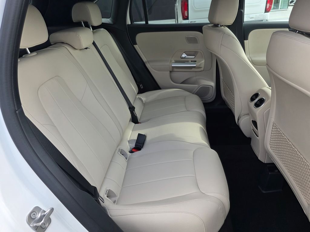 New 2026 Polar White Mercedes-Benz GLA 250 image 16