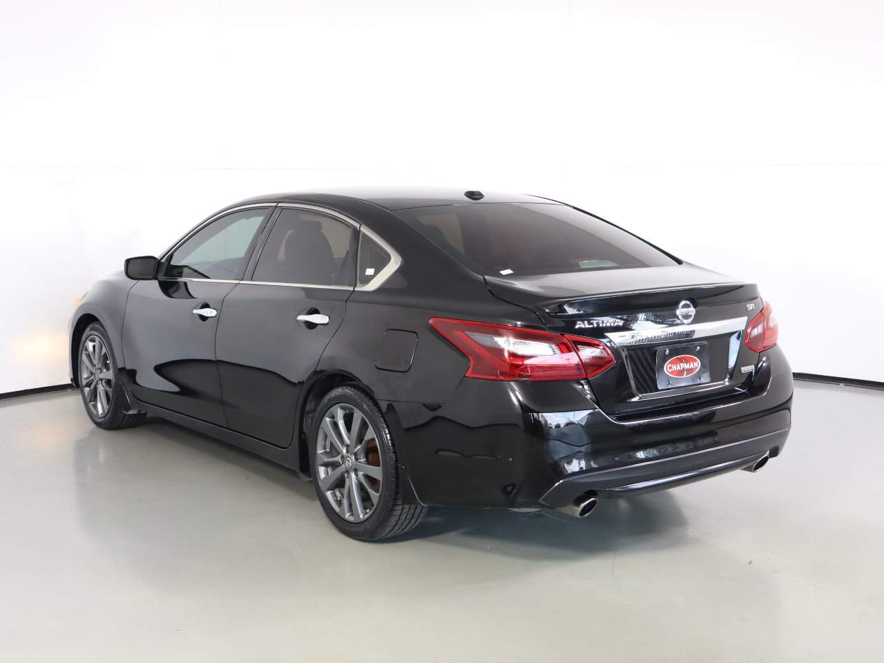 Used 2018 Black Nissan 2.5 SR image 2
