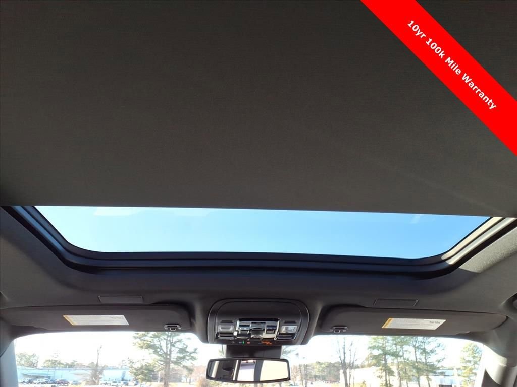2026 Chevrolet Suburban Premier - Photo 16