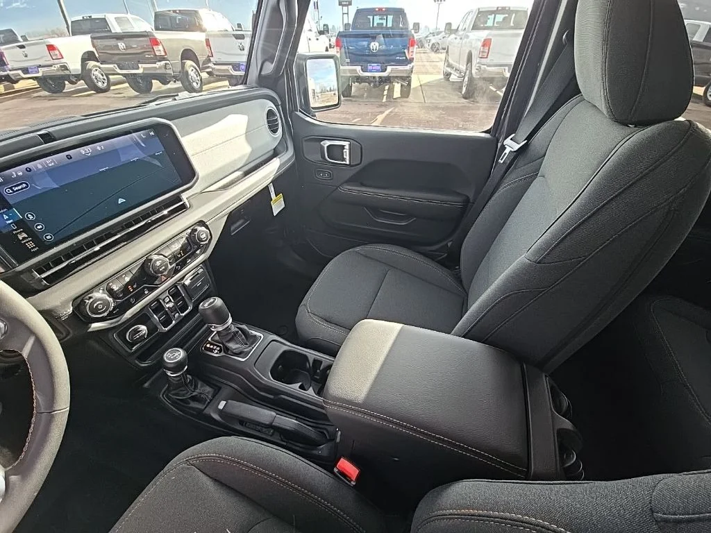 2025 Jeep Wrangler 4-Door Sahara - Photo 11