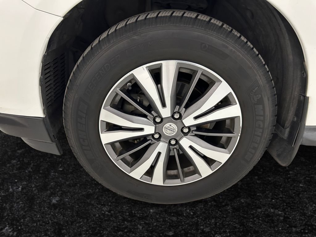 Used 2017 White Nissan S image 27