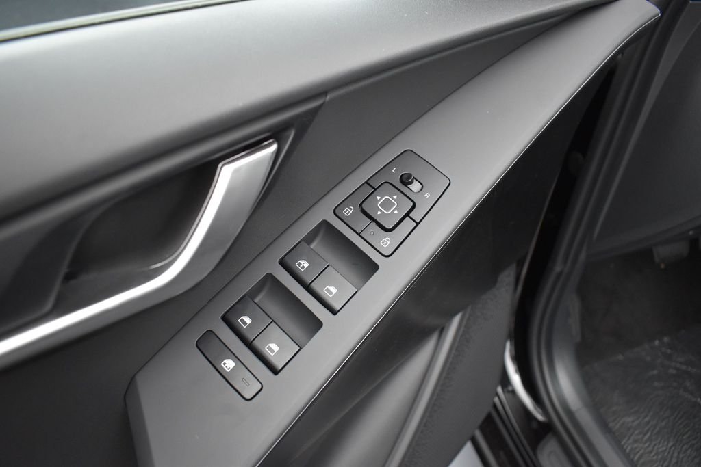 New 2026 Aurora Black Pearl Kia LX image 6
