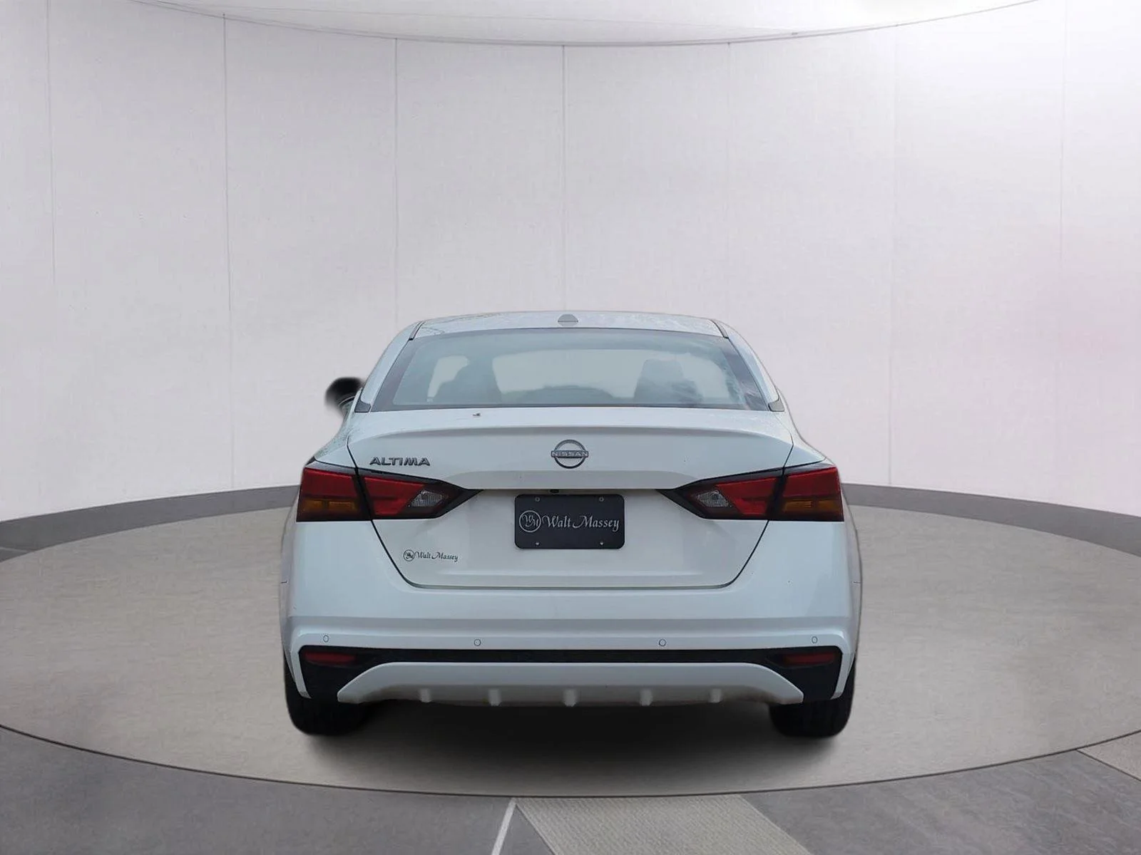 Used 2025 Glacier White Nissan SV image 4
