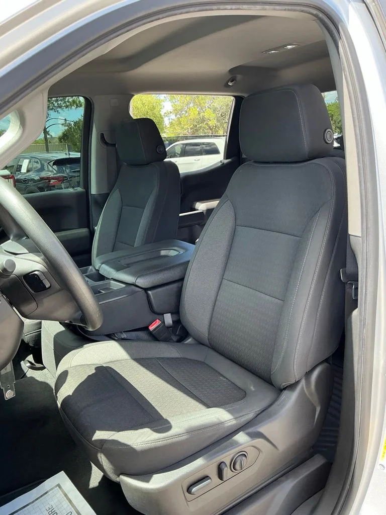 Used 2022 Silver Chevrolet Custom image 38