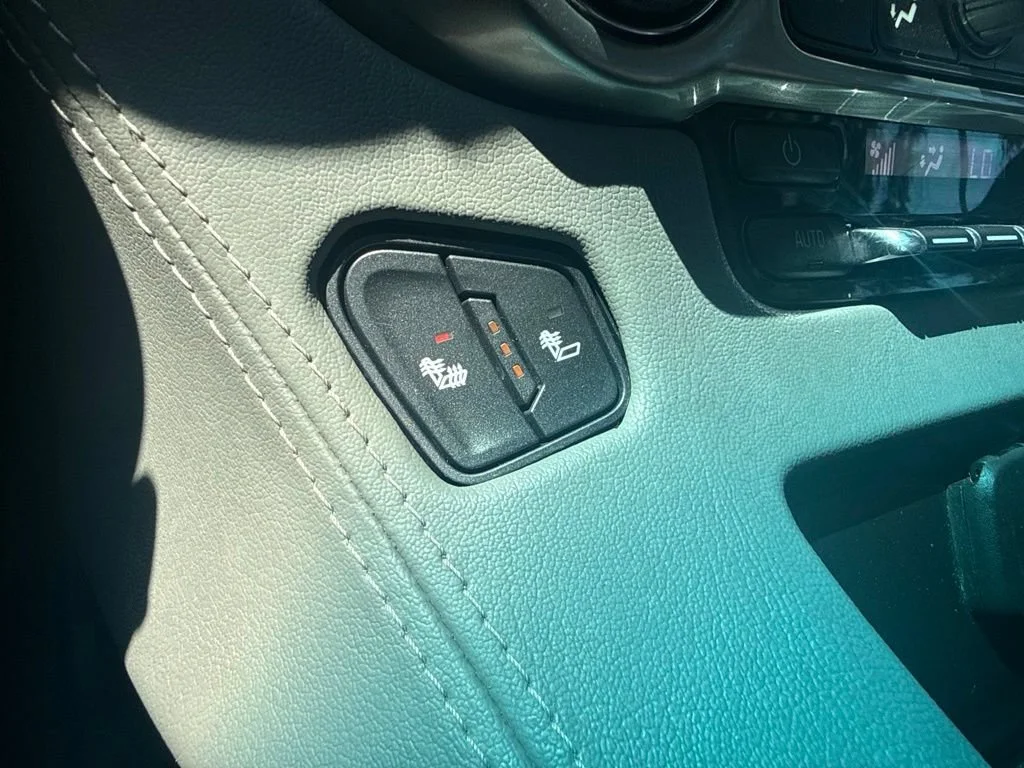 Used 2018 SILVER ICE METALLIC Chevrolet LT image 24