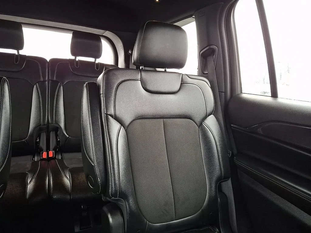 Used 2023 Diamond Black Crystal Pearlcoat Jeep Altitude image 21
