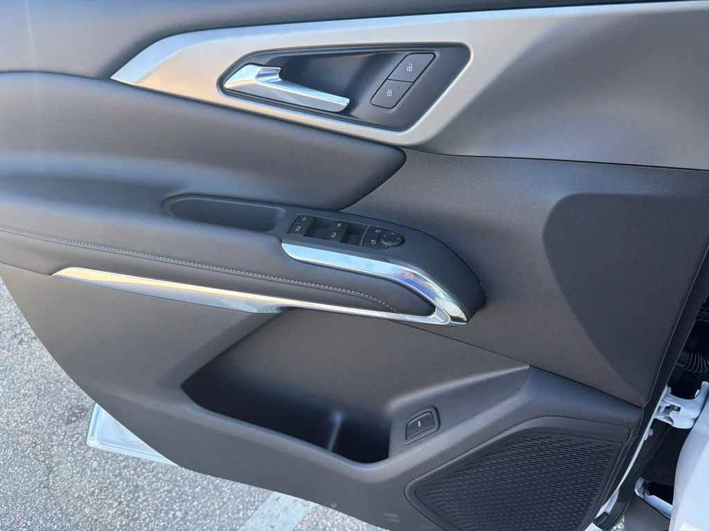 New 2027 Summit White Chevrolet LT image 6
