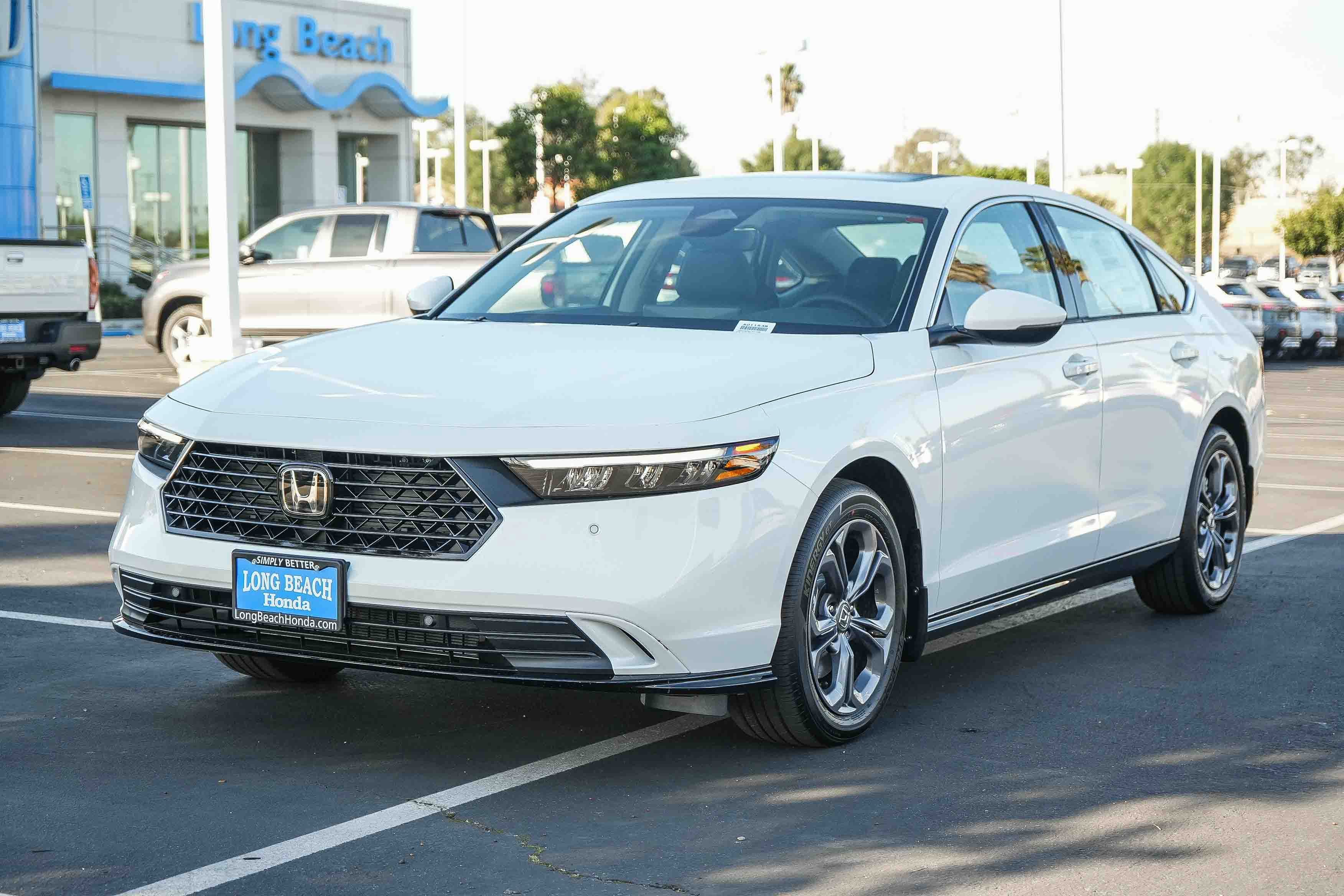 New 2026 Platinum White Pearl Honda EX-L image 3