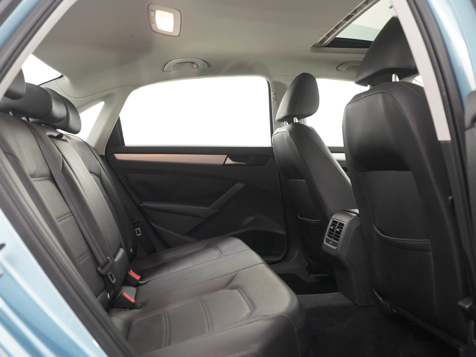 Used 2013 Glacier Blue Metallic Volkswagen 2.5 SE image 12