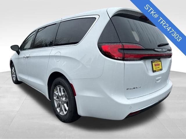 New 2026 Bright White Clear-Coat Exterior Paint Chrysler Select image 5